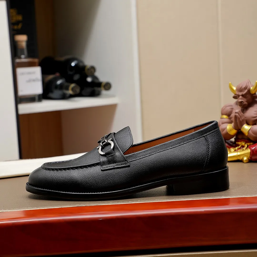 Men's shoes 💰480 🔥Ferragamo's new men's casual slip-on shoes🇨🇳Official website original 1:1 mold, original quality💯Fine workmanship, high-end luxury☘The upper is made of imported Italian first-layer cowhide🌴Luxurious water dyeing🐂Leather lining🍓Rubber wear-resistant and non-slip outsole, breathable and comfortable to wear🍍The first choice for high-quality men, optional! Code number 38-44 (45.46. Customized)